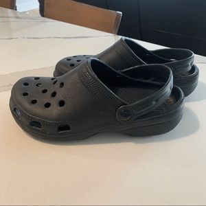 Size 8 women’s croc